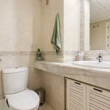 Venta de apartamento en planta media en Hacienda del Sol