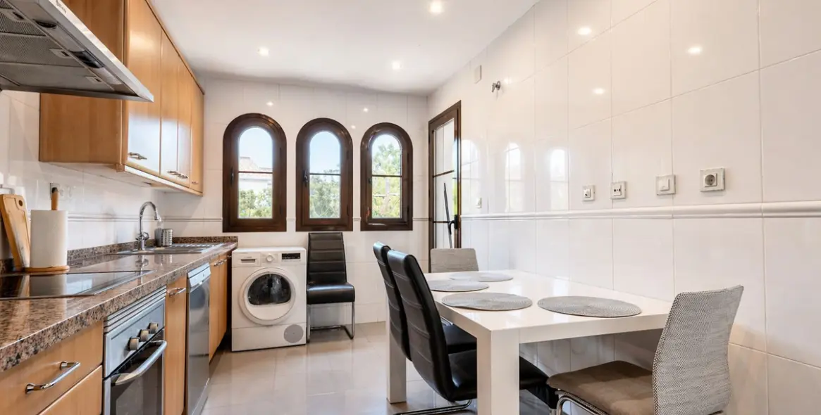 Продажа апартаментов на среднем этаже в Hacienda del Sol 7