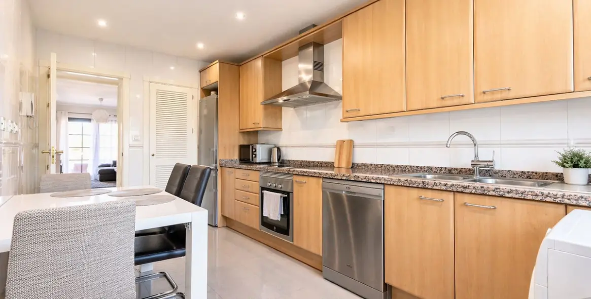 Продажа апартаментов на среднем этаже в Hacienda del Sol 9