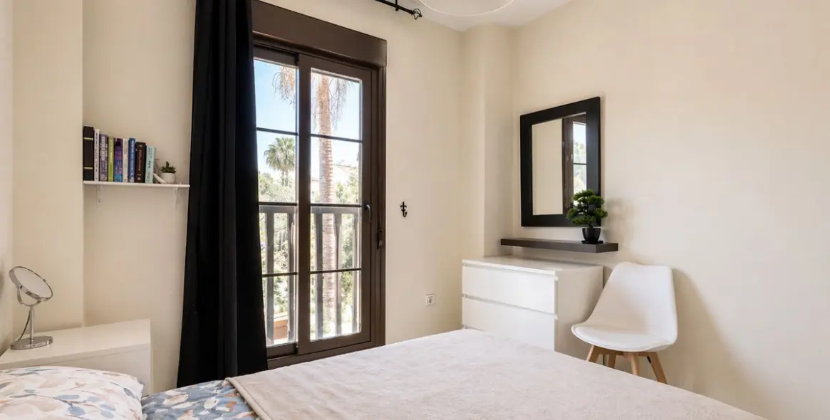 Продажа апартаментов на среднем этаже в Hacienda del Sol 12