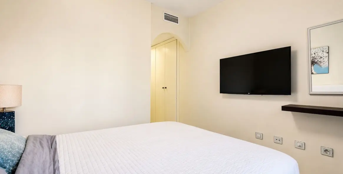 Продажа апартаментов на среднем этаже в Hacienda del Sol 18