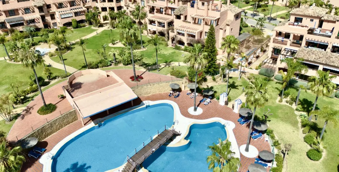 Продажа апартаментов на среднем этаже в Hacienda del Sol 26