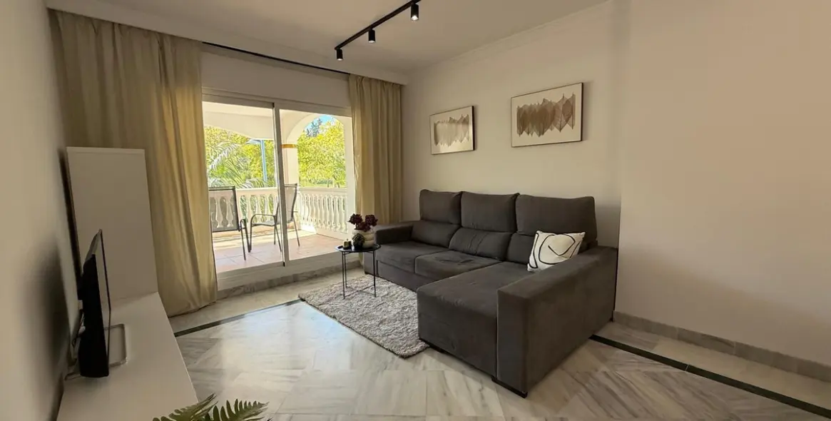 Sale of middle floor apartment in Nueva Andalucía 3