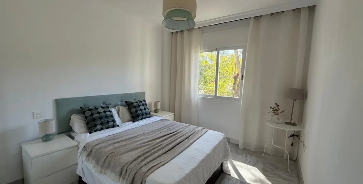 Sale of middle floor apartment in Nueva Andalucía 11