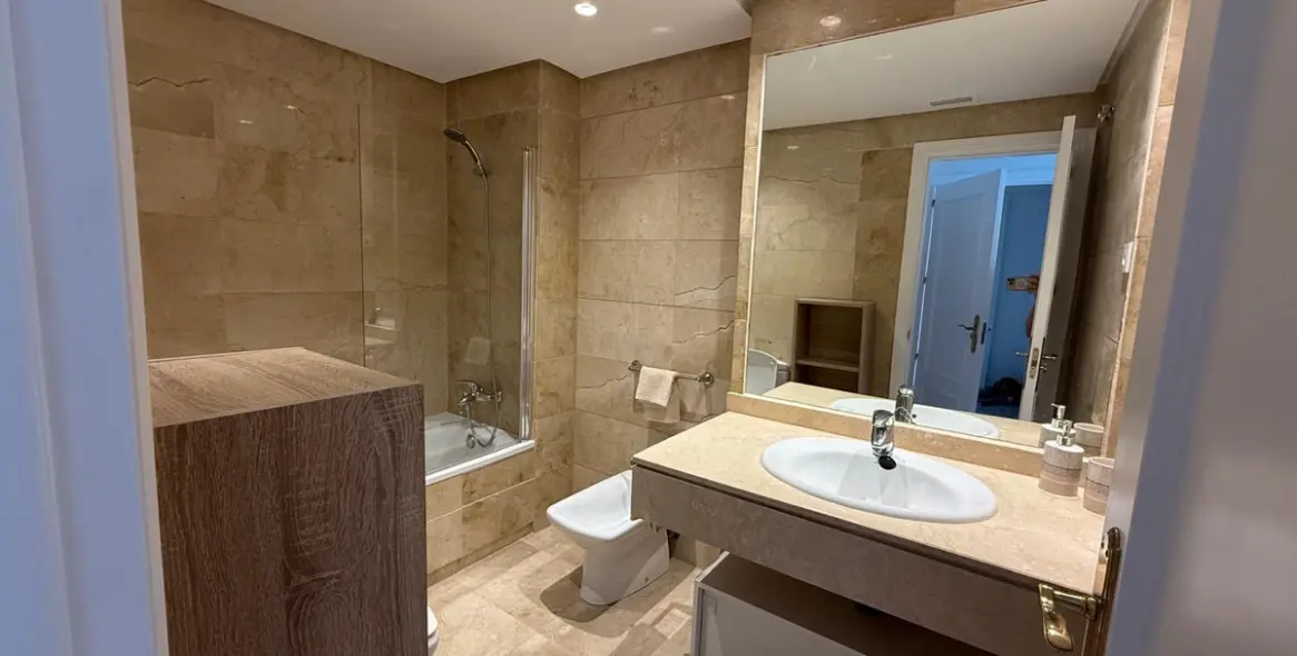 Sale of middle floor apartment in Nueva Andalucía 13