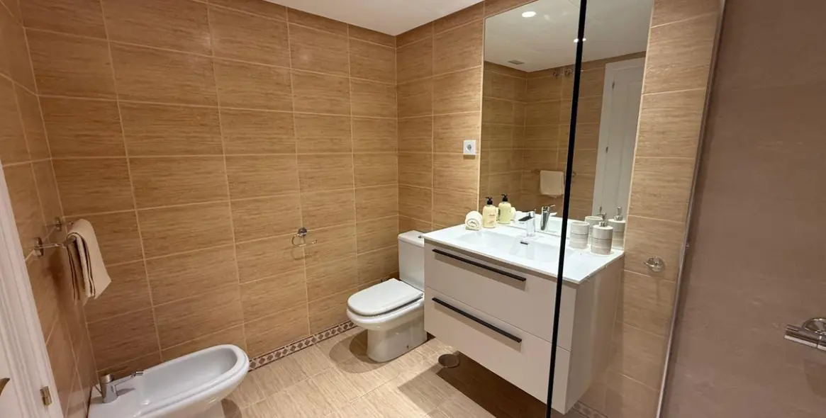 Sale of middle floor apartment in Nueva Andalucía 15