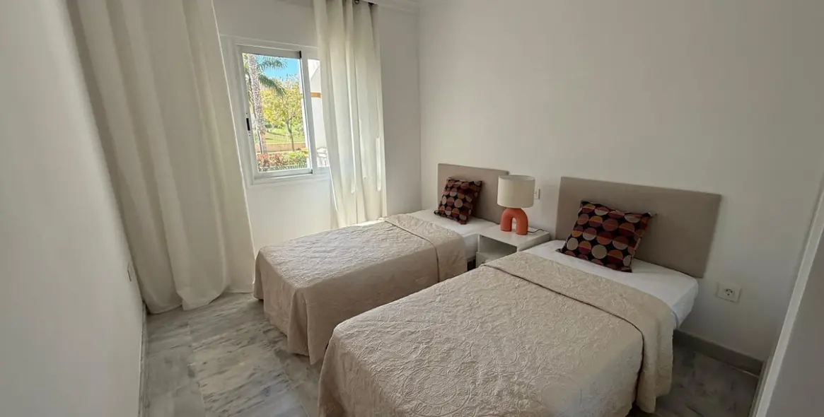 Sale of middle floor apartment in Nueva Andalucía 18