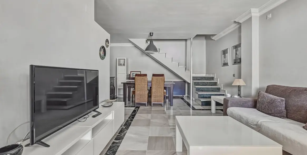 Продажа двухуровневых апартаментов в Nagüeles 8