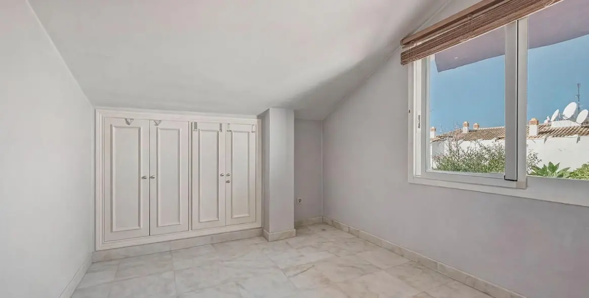 Продажа двухуровневых апартаментов в Nagüeles 11