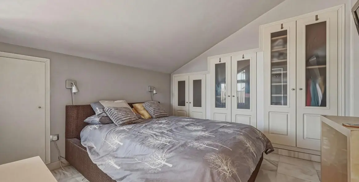 Продажа двухуровневых апартаментов в Nagüeles 16