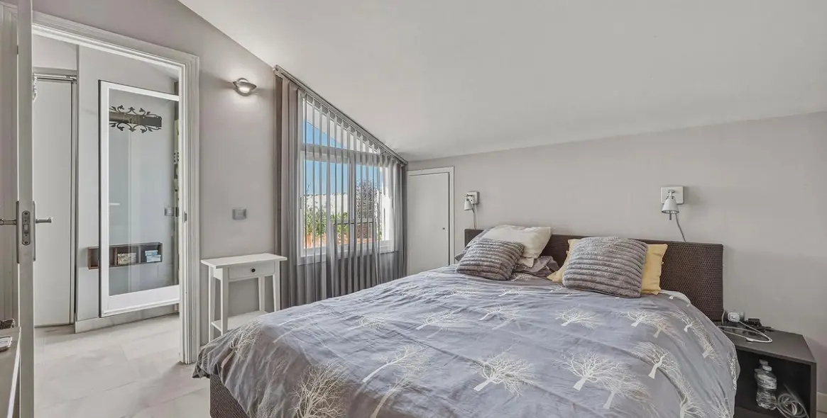 Продажа двухуровневых апартаментов в Nagüeles 17