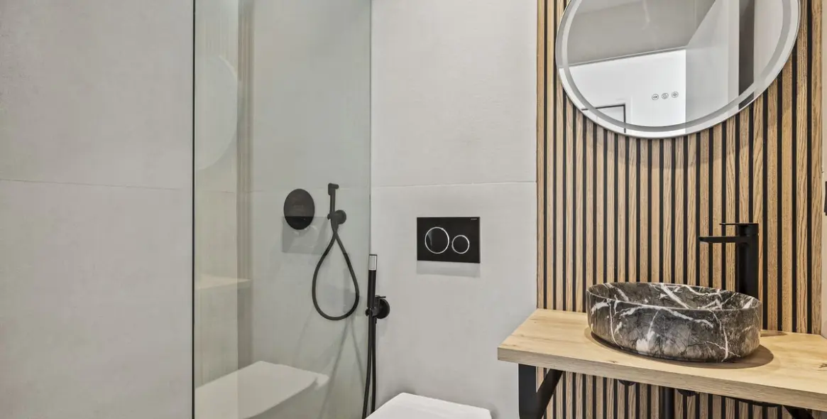 Sale of penthouse duplex in El Paraiso 9