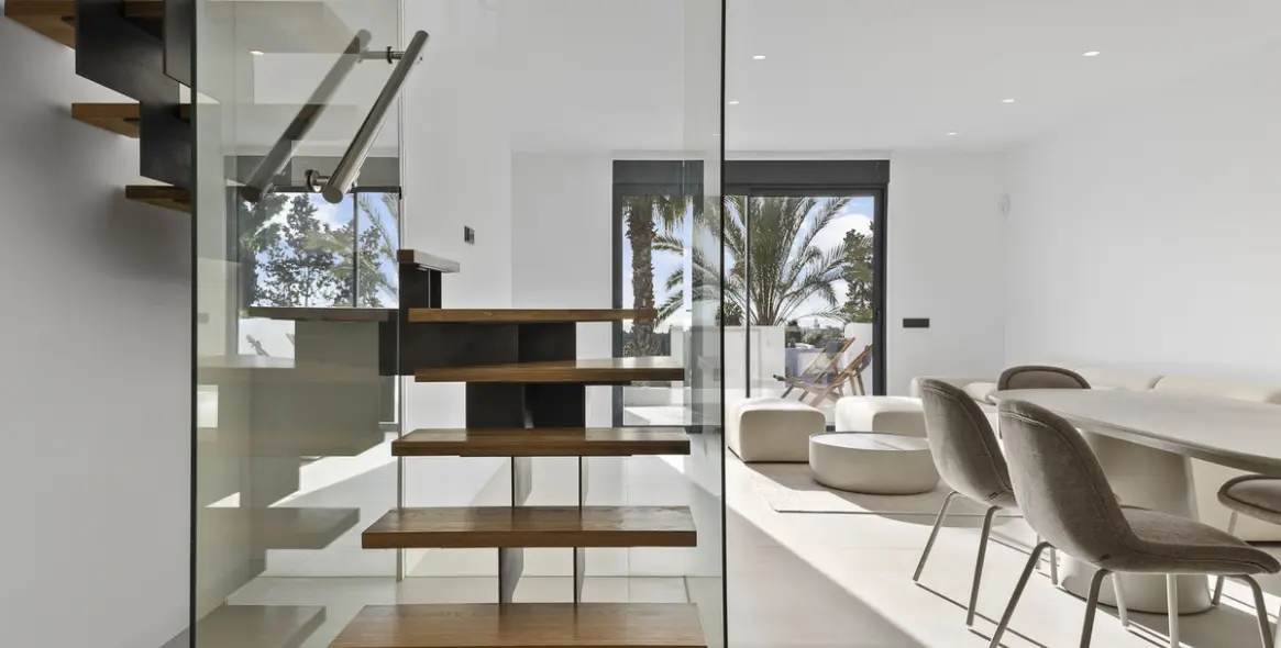 Sale of penthouse duplex in El Paraiso 12