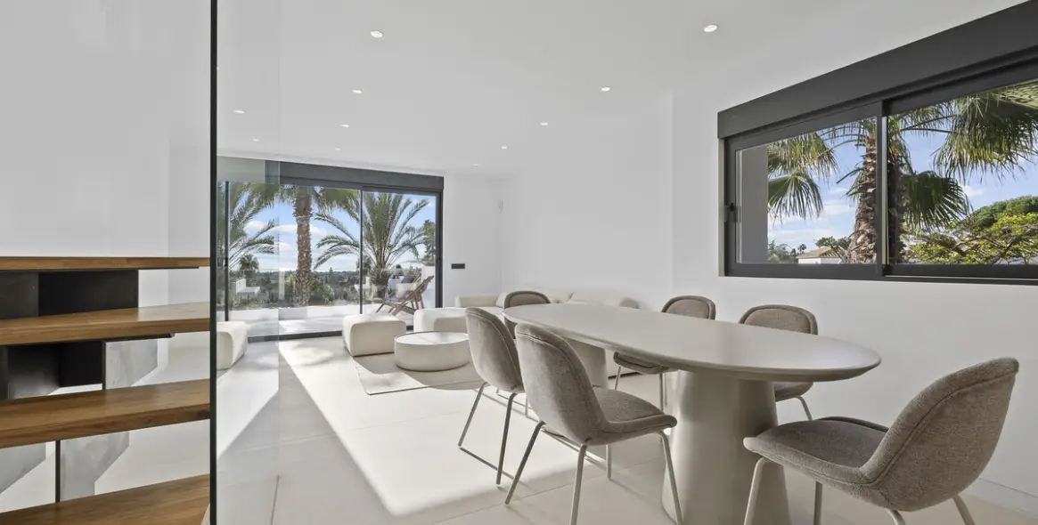 Sale of penthouse duplex in El Paraiso 17