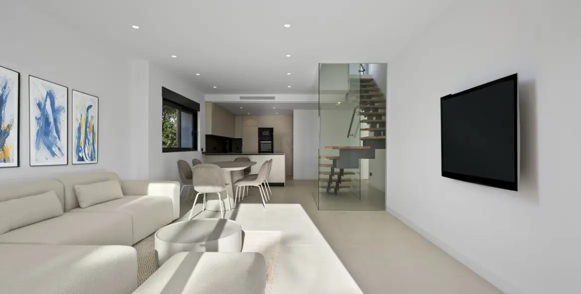 Sale of penthouse duplex in El Paraiso 21