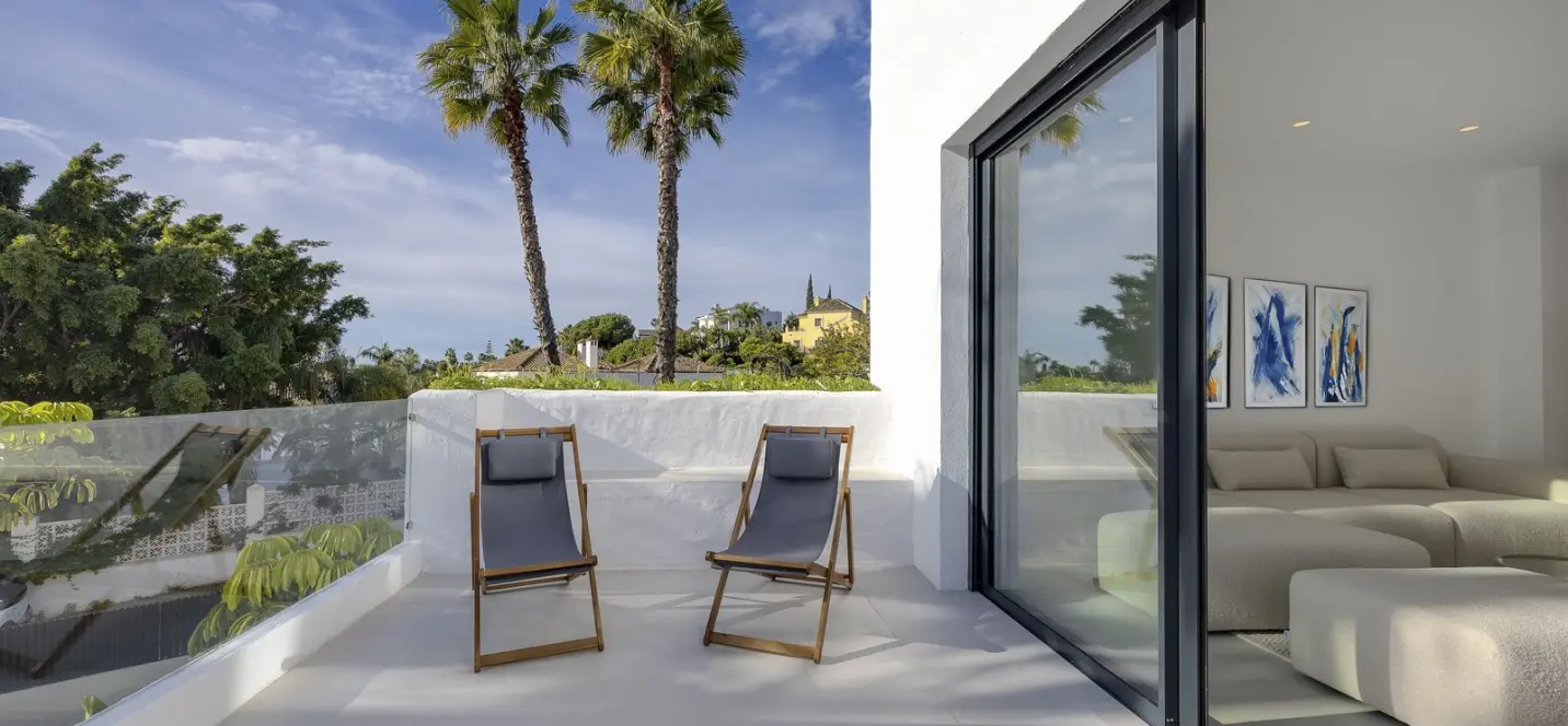 Sale of penthouse duplex in El Paraiso 4