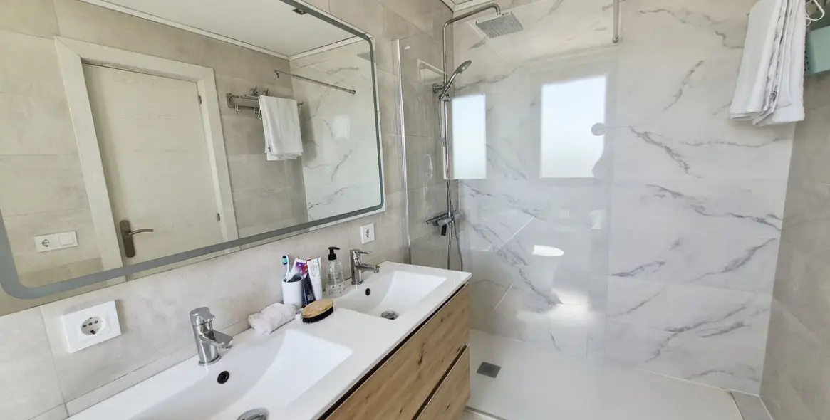 Продажа дома на две семьи в La Cala de Mijas 28