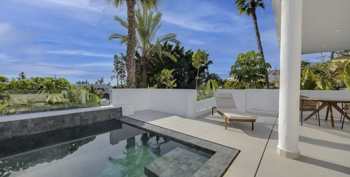 Sale of duplex in El Paraiso 2