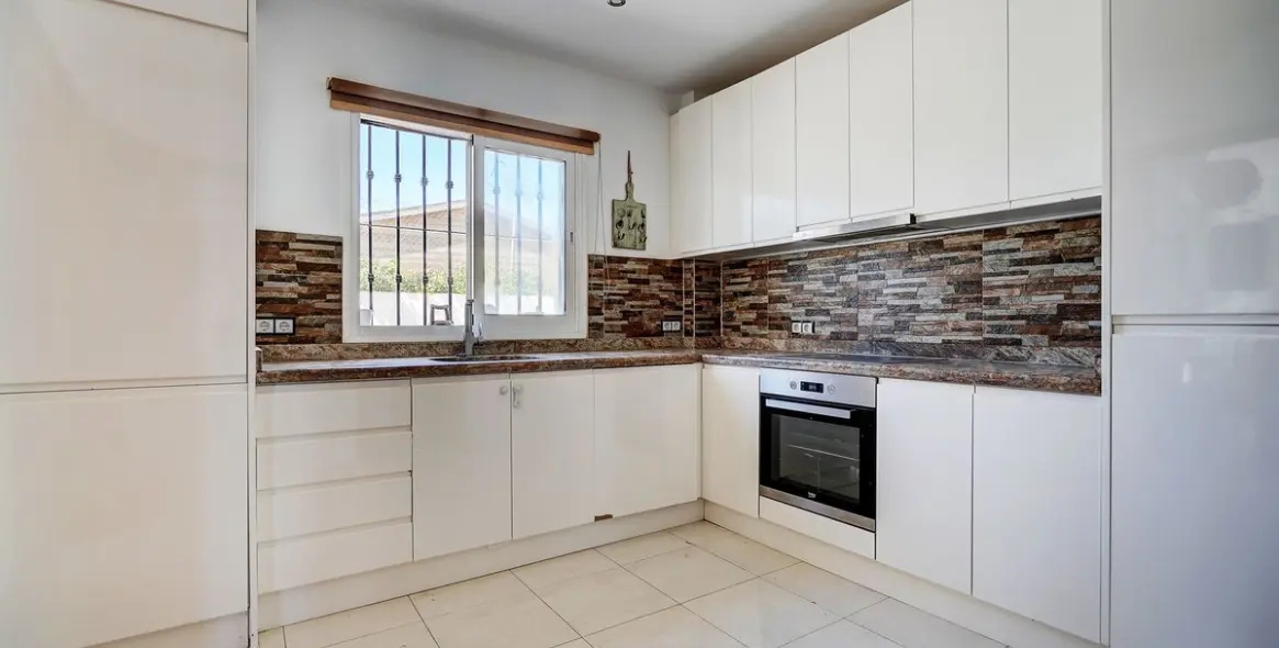 Продажа  отдельно стоящей виллы в Torreblanca 10