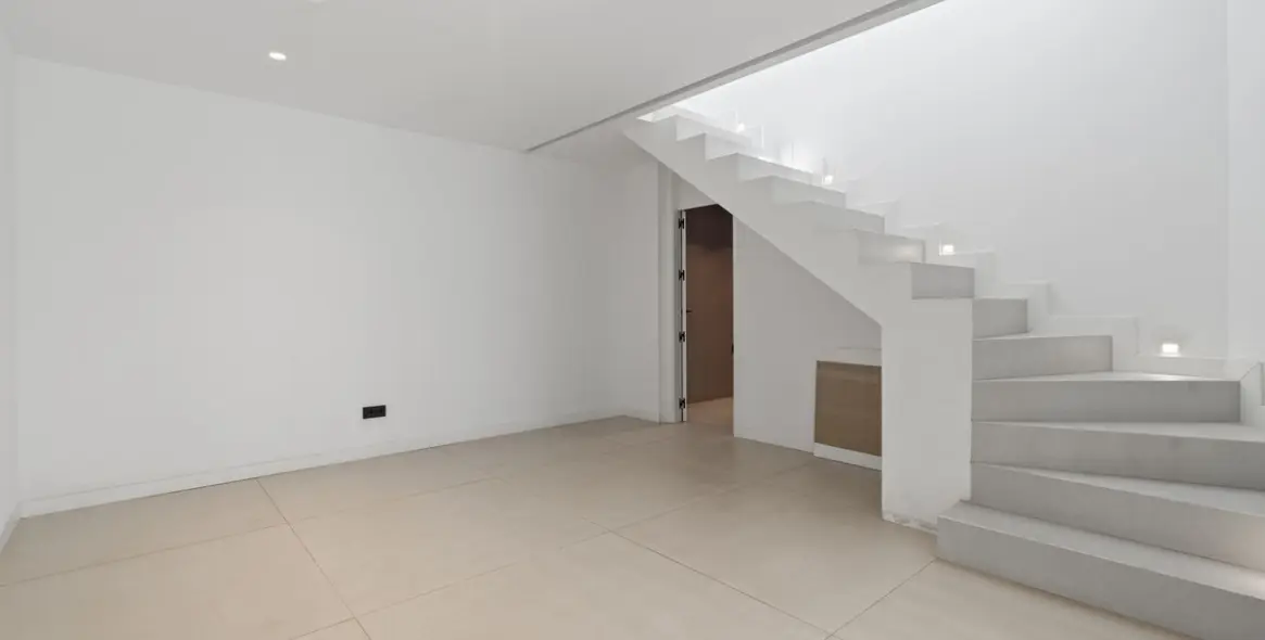 Продажа двухуровневого пентхауса в El Paraiso 8