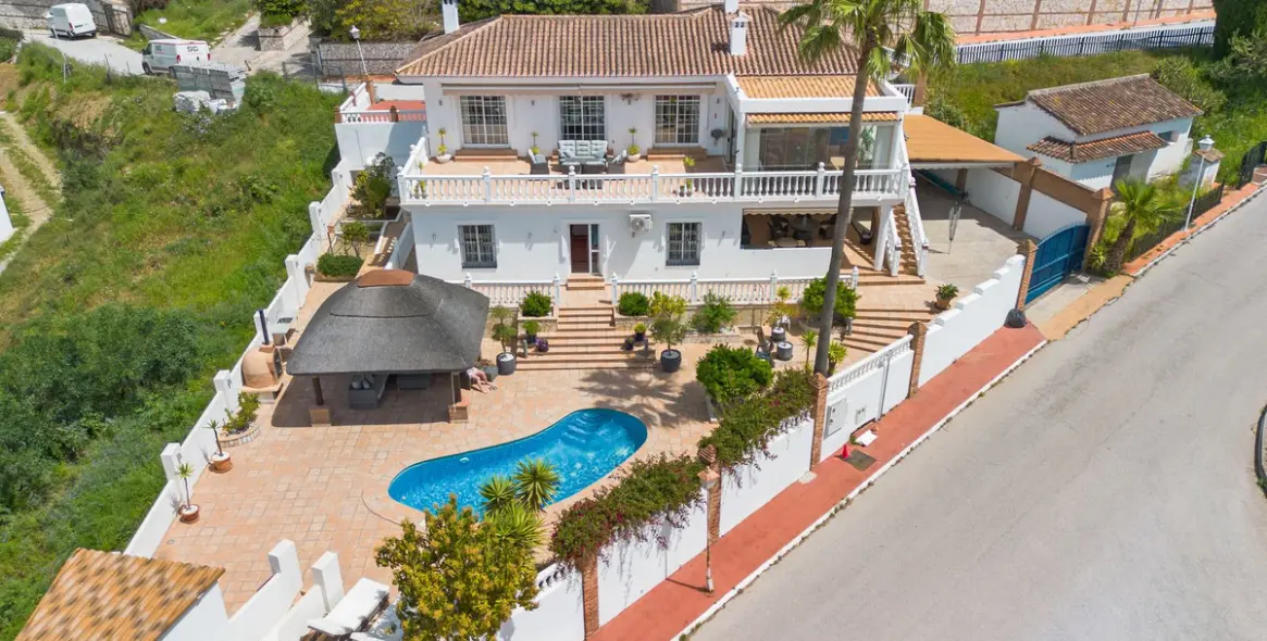 Продажа  отдельно стоящей виллы в Mijas 1