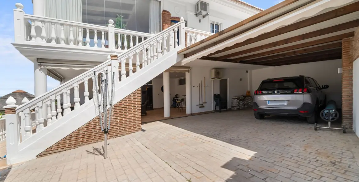 Продажа  отдельно стоящей виллы в Mijas 24