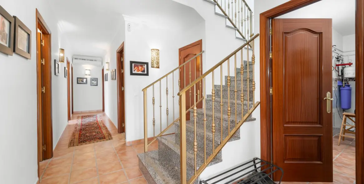 Продажа  отдельно стоящей виллы в Mijas 33