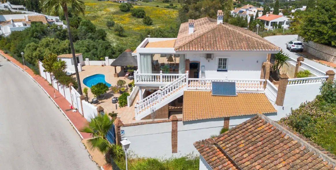 Продажа  отдельно стоящей виллы в Mijas 35