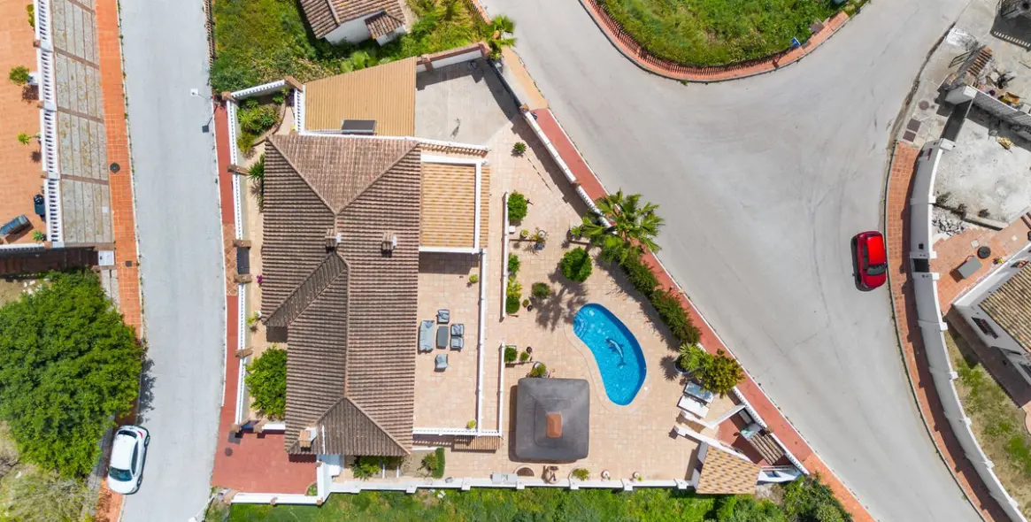 Продажа  отдельно стоящей виллы в Mijas 36