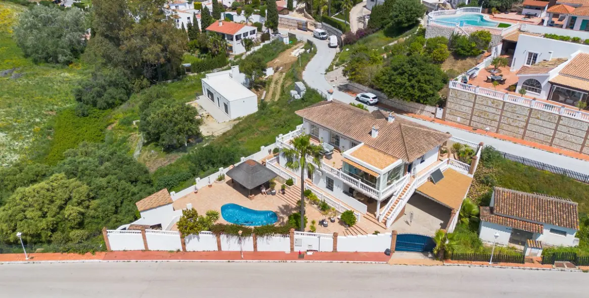 Продажа  отдельно стоящей виллы в Mijas 37