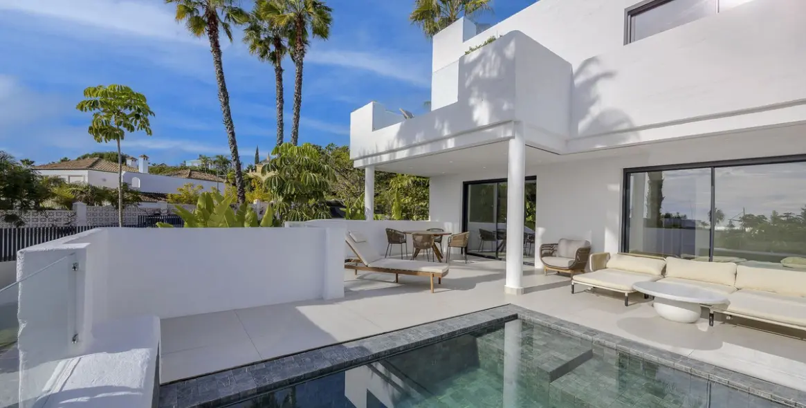 Sale of duplex in El Paraiso 1