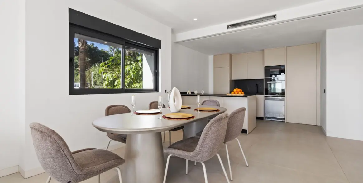 Sale of duplex in El Paraiso 3