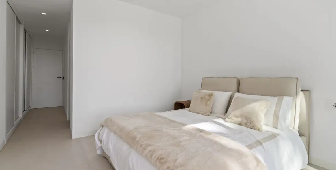 Sale of duplex in El Paraiso 13