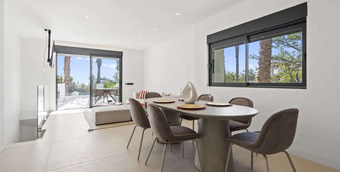 Sale of duplex in El Paraiso 17