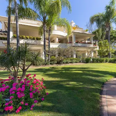 Venta de ático dúplex en Nueva Andalucía