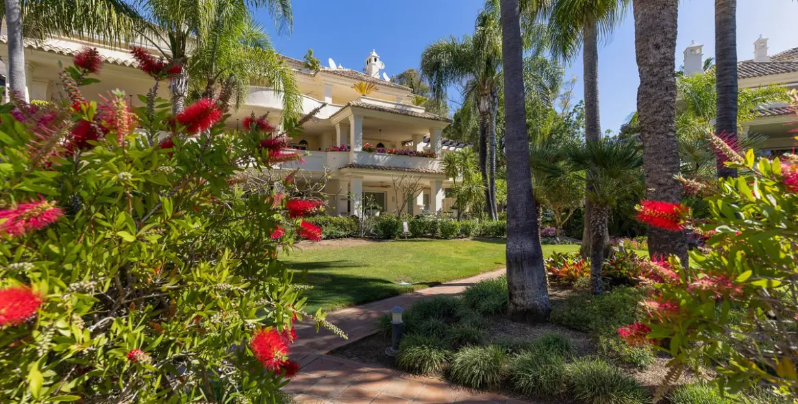 Sale of penthouse duplex in Nueva Andalucía 2