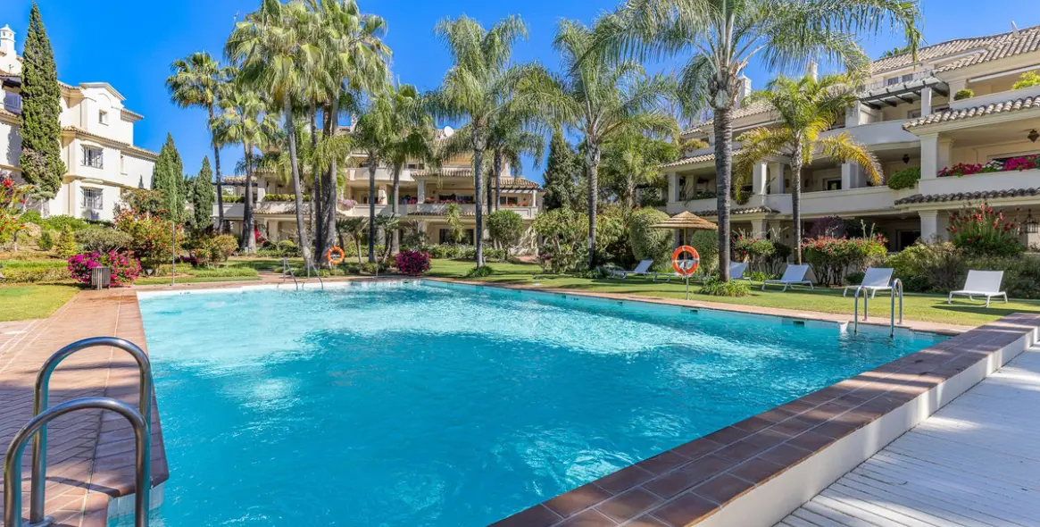 Sale of penthouse duplex in Nueva Andalucía 4