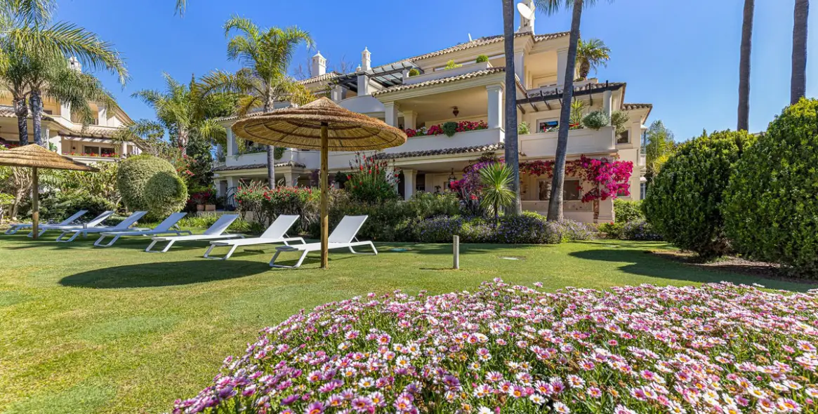 Sale of penthouse duplex in Nueva Andalucía 5