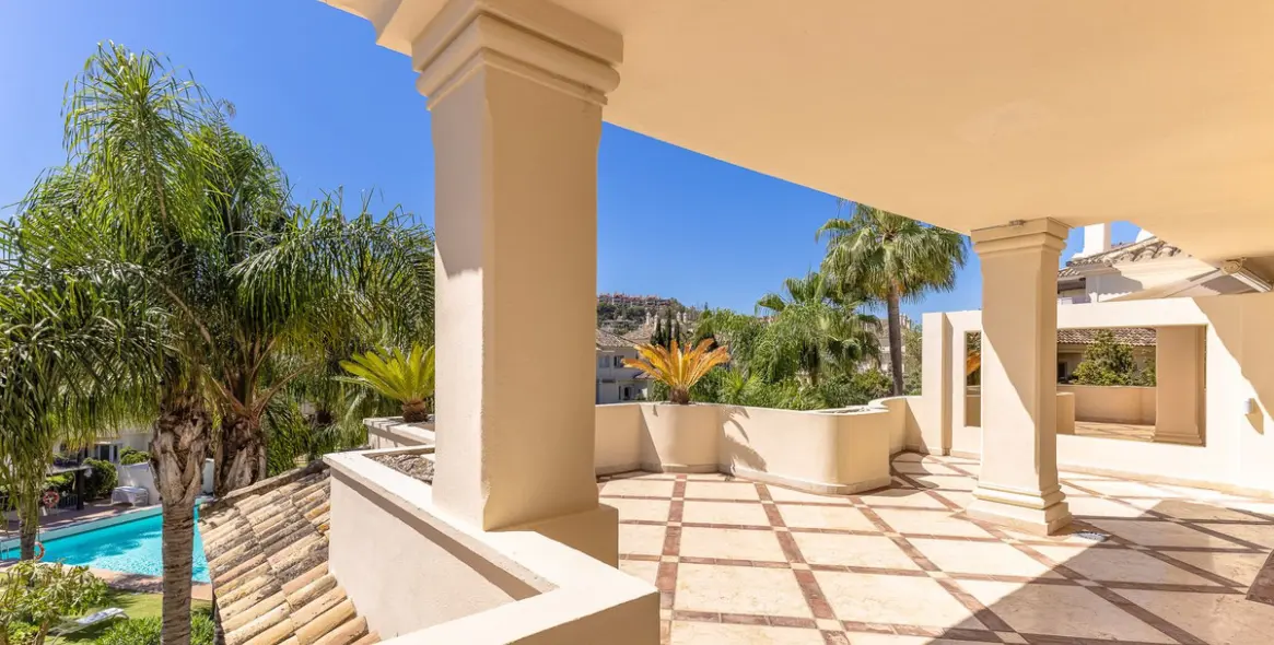 Sale of penthouse duplex in Nueva Andalucía 7
