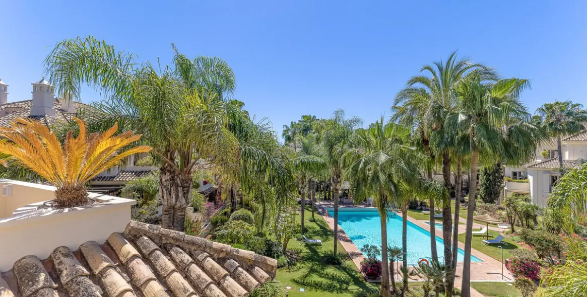 Sale of penthouse duplex in Nueva Andalucía 12