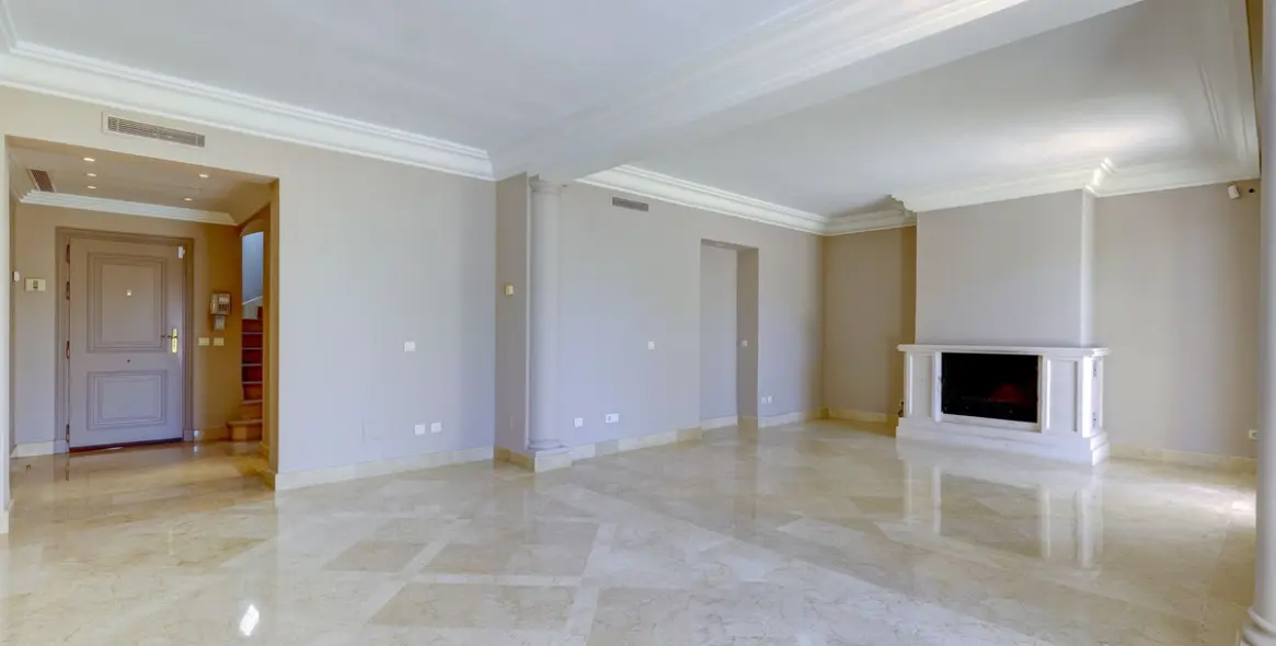 Sale of penthouse duplex in Nueva Andalucía 14