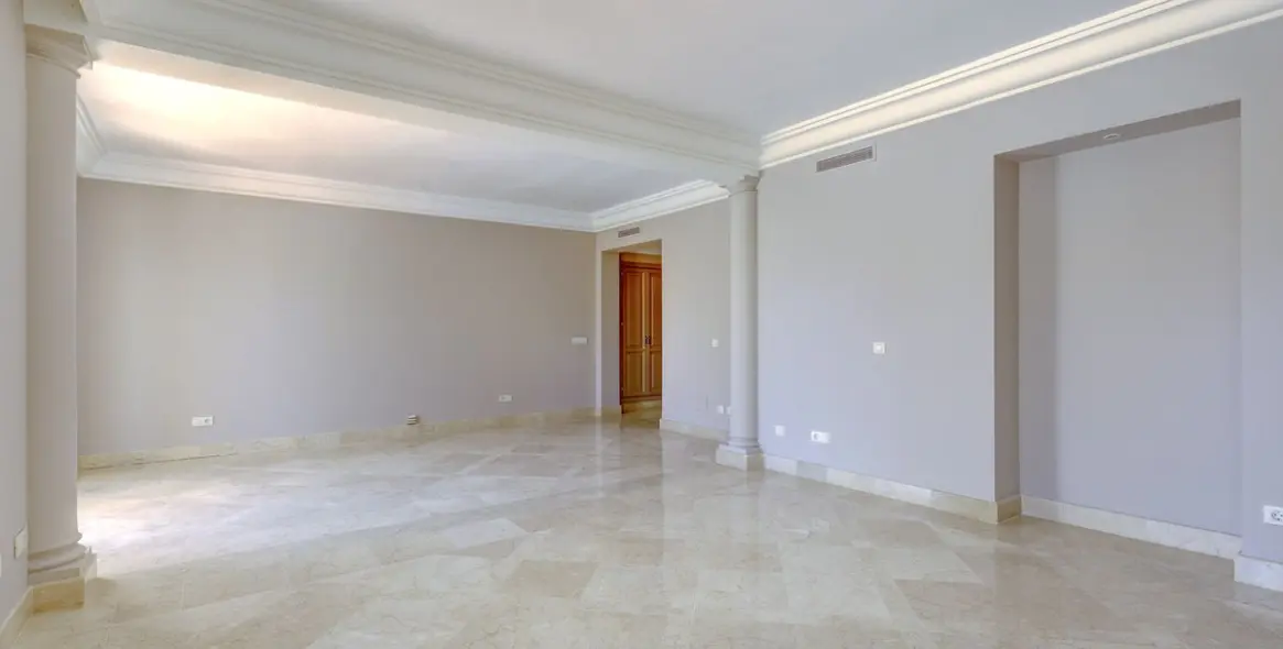 Sale of penthouse duplex in Nueva Andalucía 15