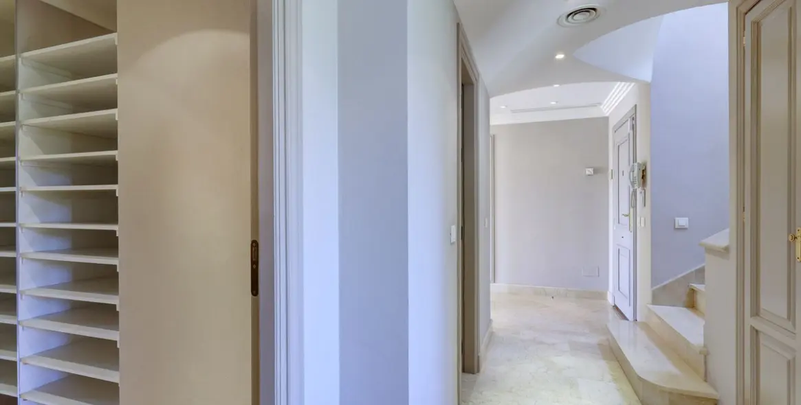 Sale of penthouse duplex in Nueva Andalucía 18