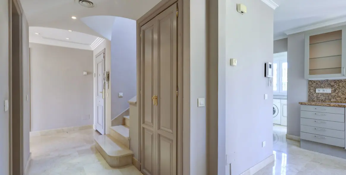 Sale of penthouse duplex in Nueva Andalucía 19