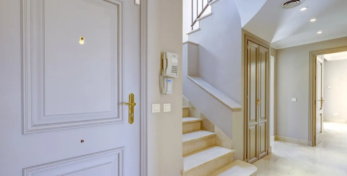 Sale of penthouse duplex in Nueva Andalucía 20