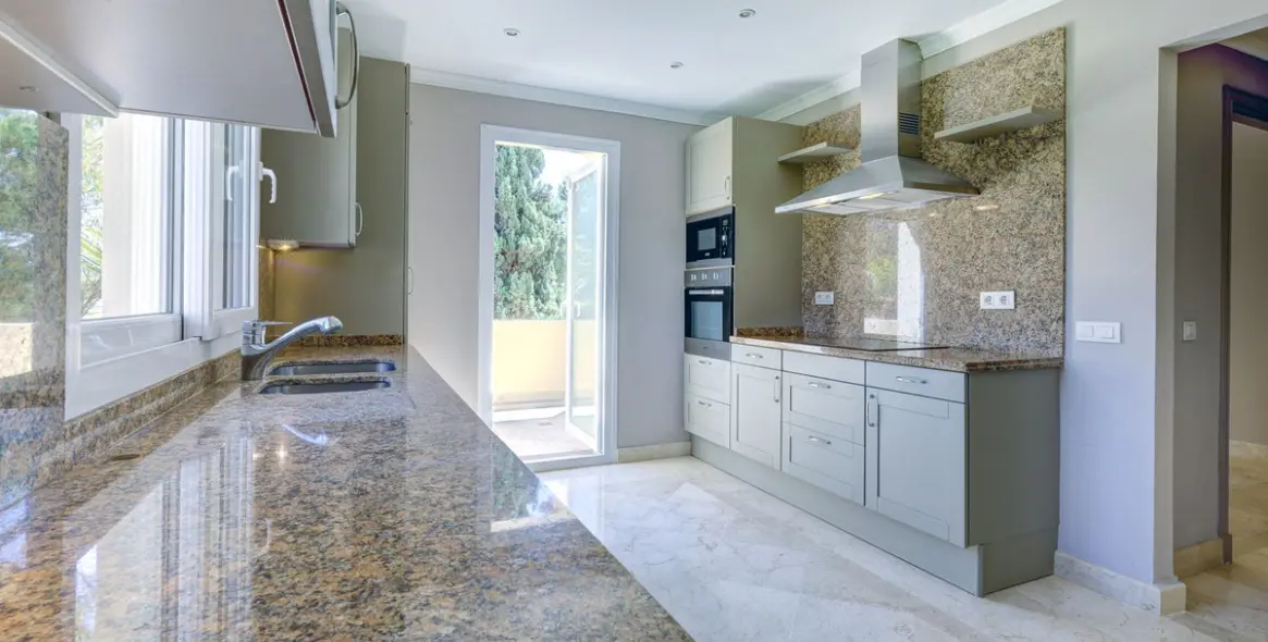 Sale of penthouse duplex in Nueva Andalucía 23