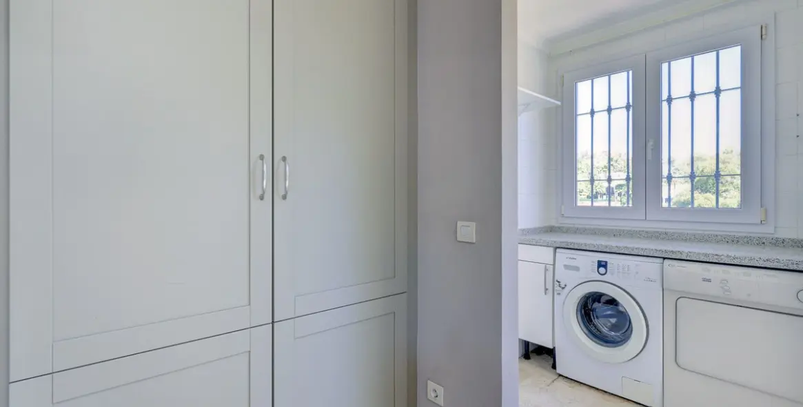 Sale of penthouse duplex in Nueva Andalucía 24