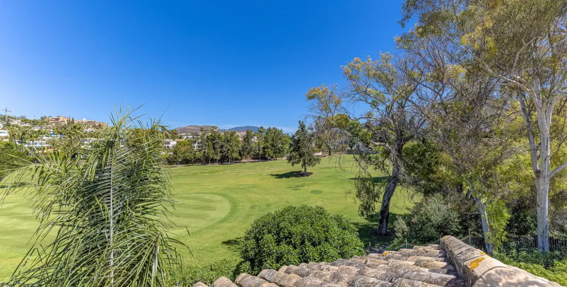 Sale of penthouse duplex in Nueva Andalucía 29