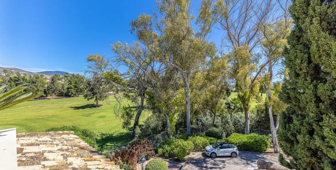 Sale of penthouse duplex in Nueva Andalucía 30