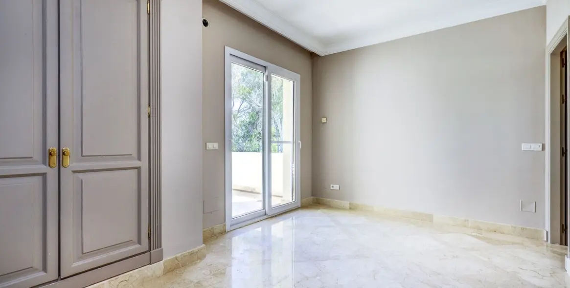 Sale of penthouse duplex in Nueva Andalucía 34